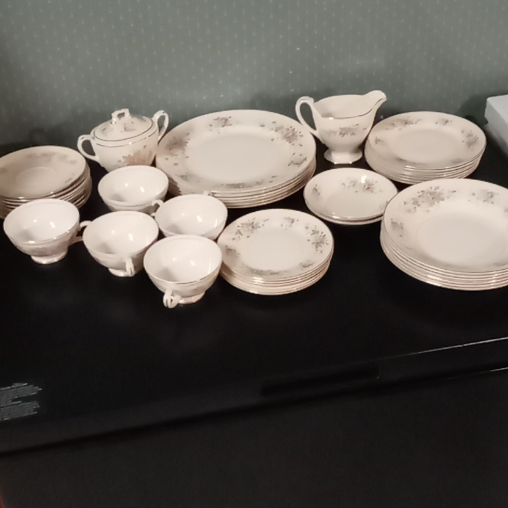 Dishware set